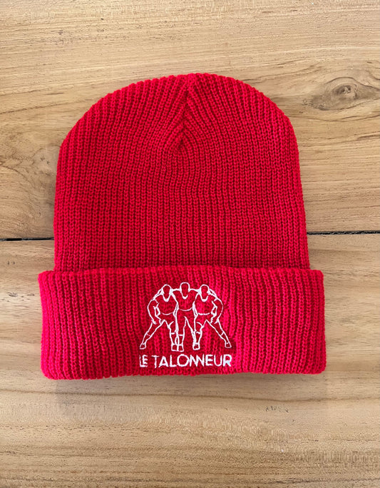 photo d'un bonnet rouge de la collection Paul avec le logo blanc brodé de la marque Le Talonneur 